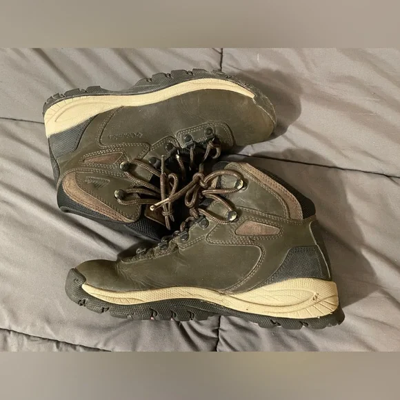 Columbia Hiking Boots - Picture 3 of 4